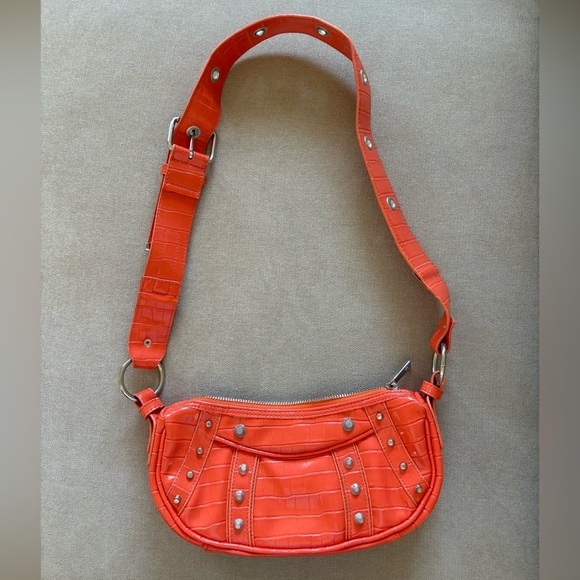 ASOS DESIGN curved crossbody bag with studding in orange croc - Picture 5 of 6